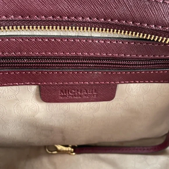 MICHAEL KORS STUDDED SELMA MEDIUM SATCHEL MERLOT - Picture 4 of 8